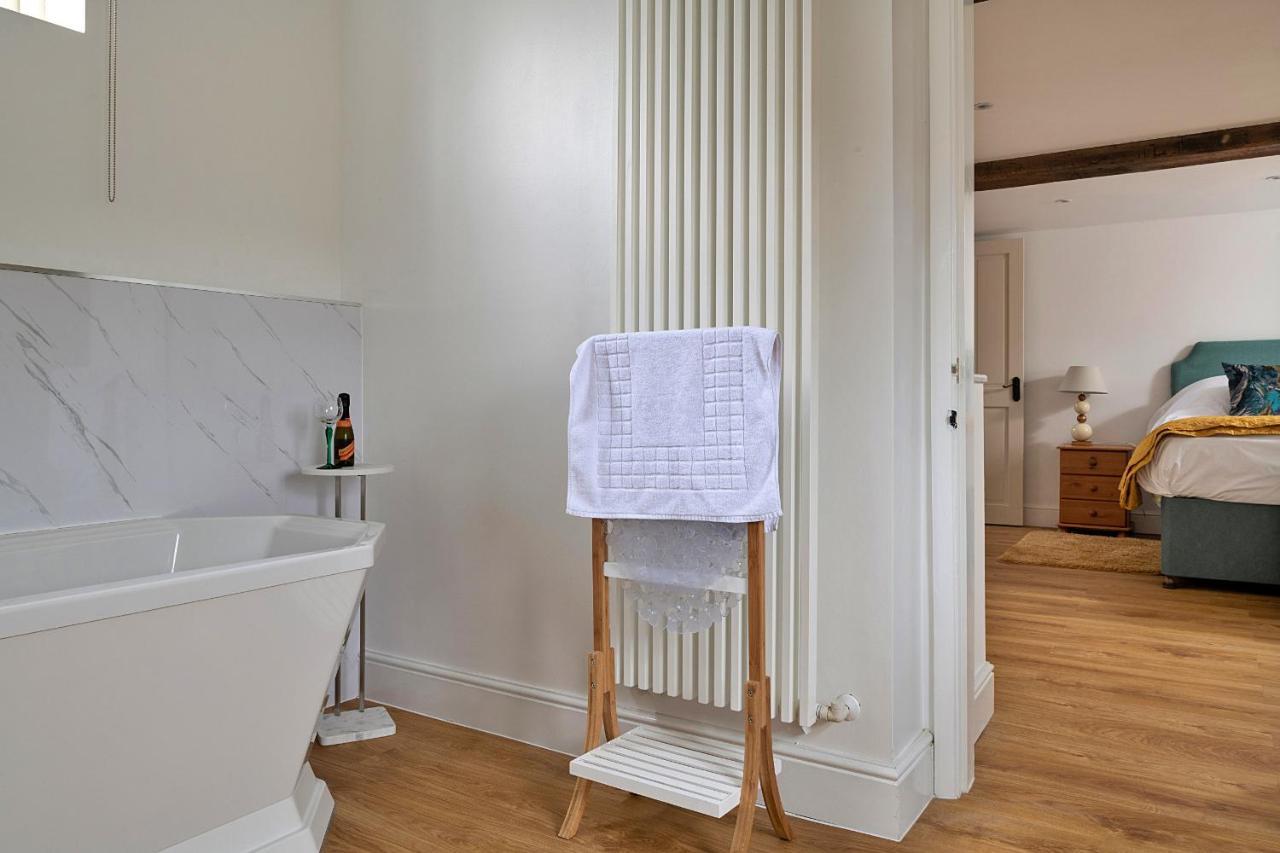 Llandrillo Finest Retreats - Moelis Granary - Luxury Cottage With Hot Tub מראה חיצוני תמונה