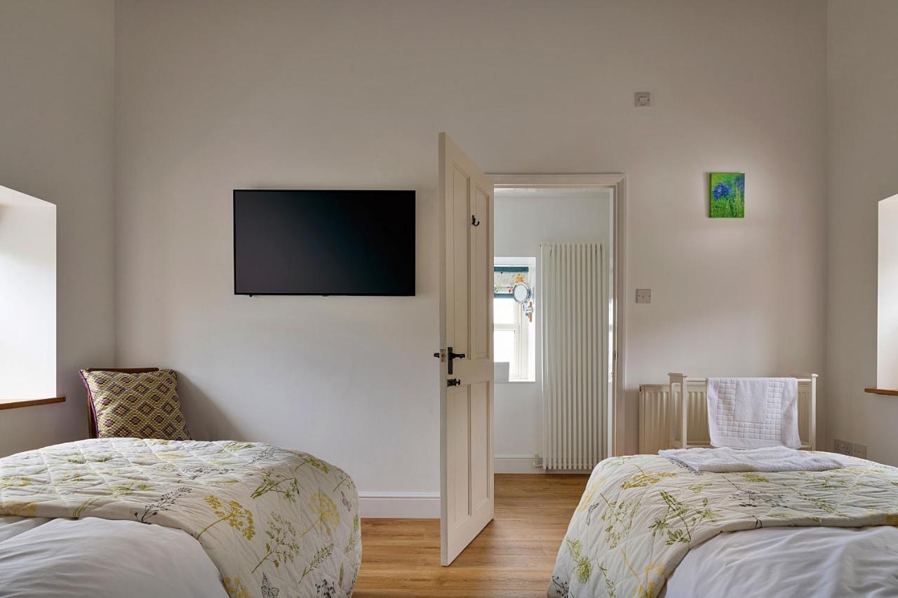 Llandrillo Finest Retreats - Moelis Granary - Luxury Cottage With Hot Tub מראה חיצוני תמונה